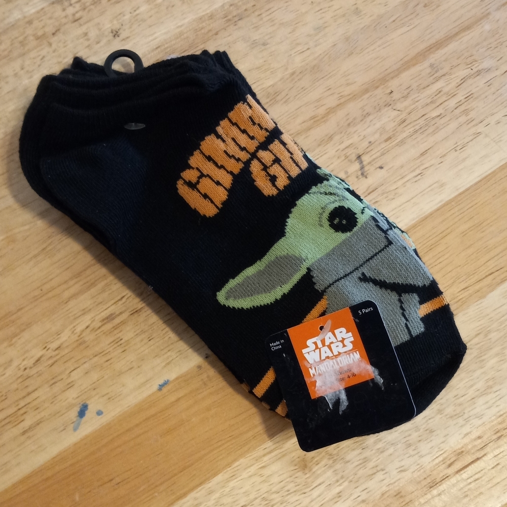 5 pair men size 4-10Star.Wars Mandolorian